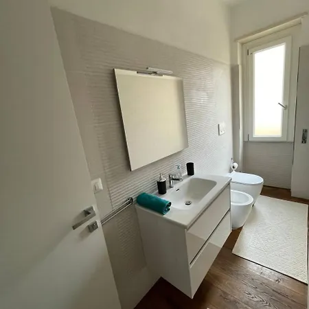 T-rooms 招待所 卡利亚里