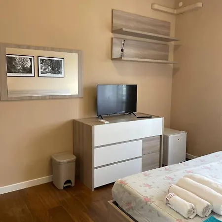 T-rooms 招待所 卡利亚里